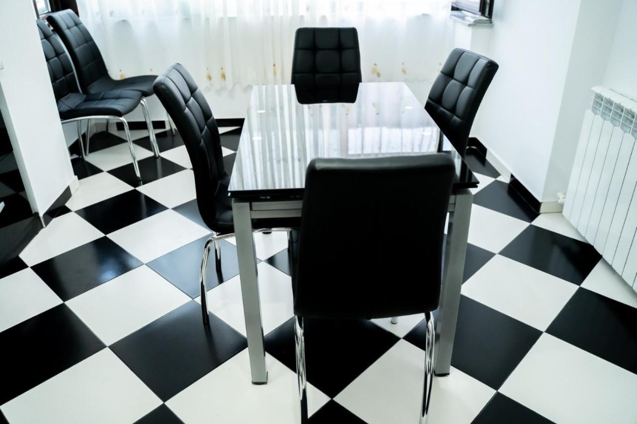 Appartement Apartament luxury à Gura Humorului Extérieur photo