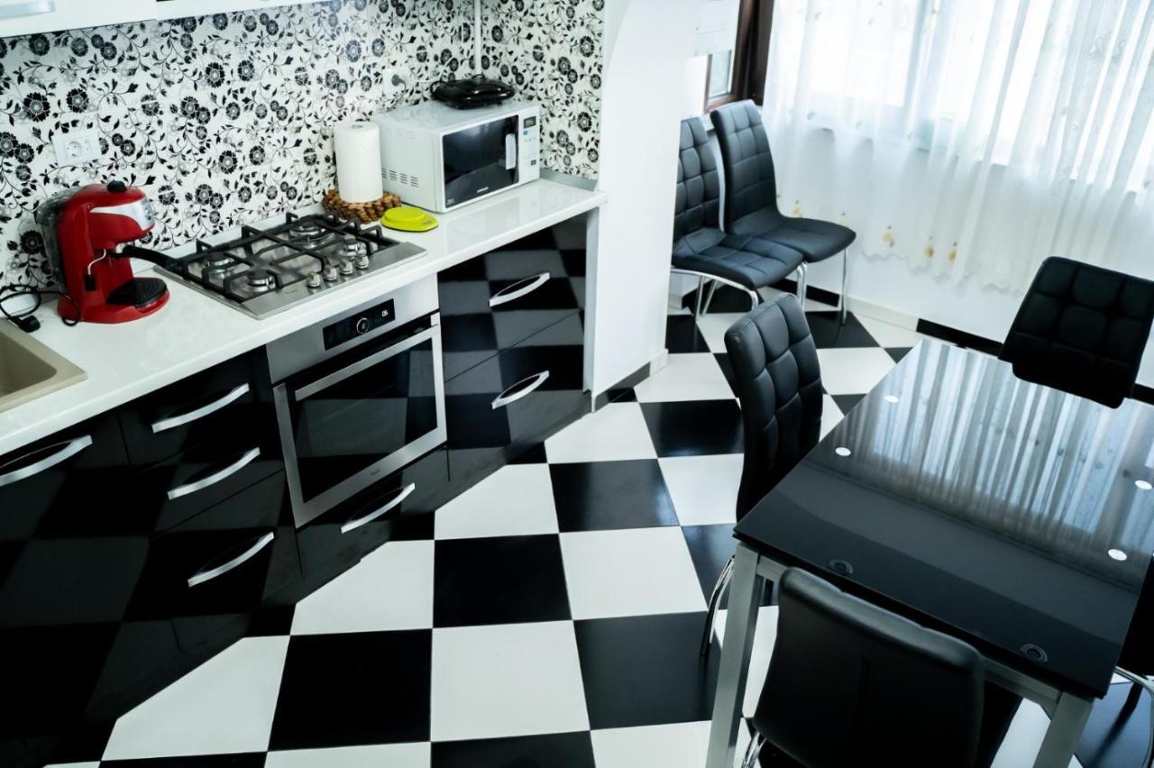 Appartement Apartament luxury à Gura Humorului Extérieur photo