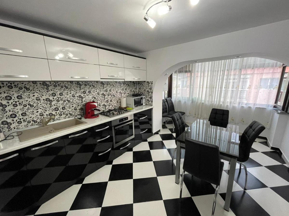 Appartement Apartament luxury à Gura Humorului Extérieur photo
